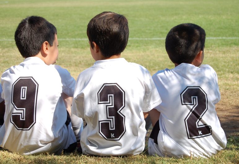 Cómo desarrollar la confianza en niños futbolistas