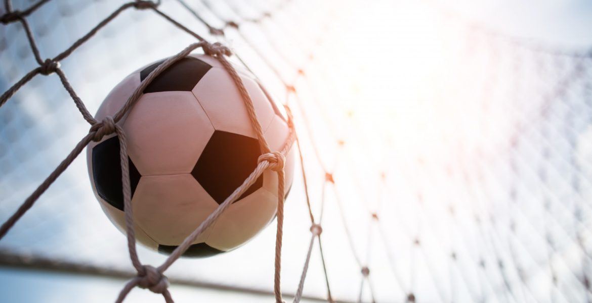 Cómo enseñar a los niños a marcar goles