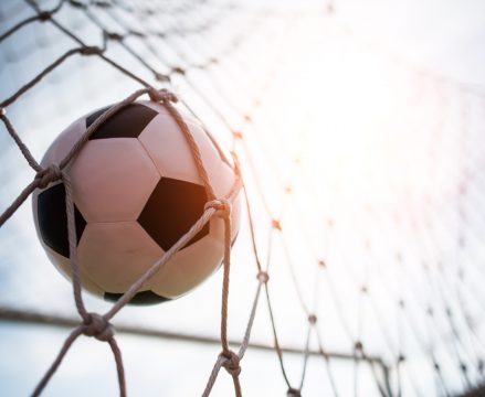 Cómo enseñar a los niños a marcar goles