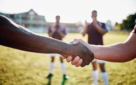 La importancia del respeto y la deportividad en el fútbol juvenil