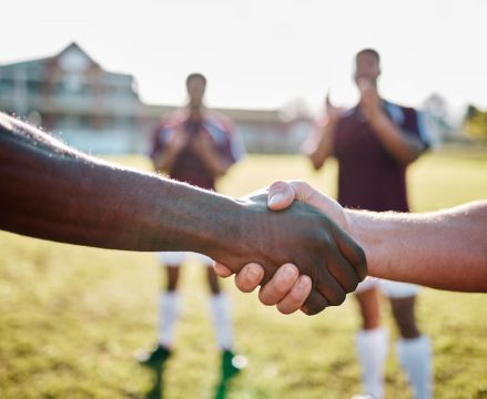 La importancia del respeto y la deportividad en el fútbol juvenil