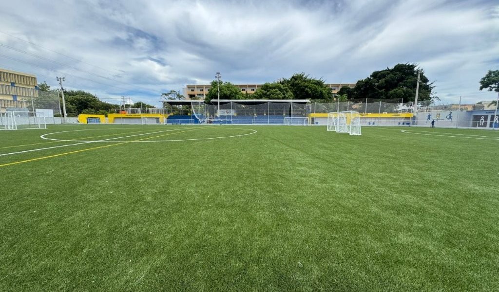 Santa Fé Futbol Club Cancha de Fútbol y Academia en Santo Domingo cancha